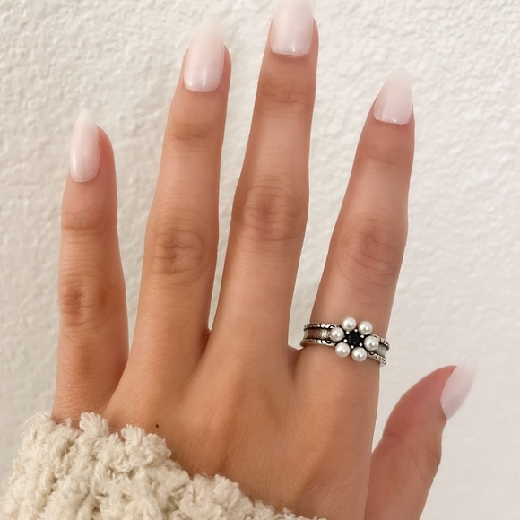 925 Sterling Silver Minimalist Ring Pearl Flower Ring Dainty Pearl Ring - Picture 6 of 8